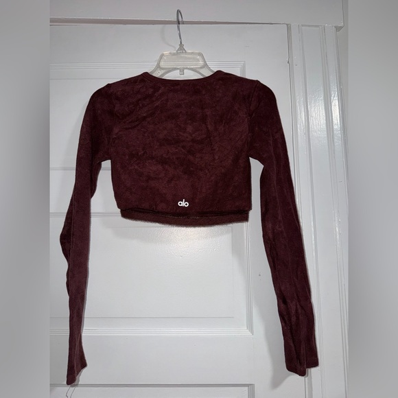 ALO Yoga Velvet Burgundy Long Sleeve Crop Top - Picture 3 of 3